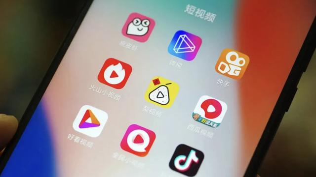 一夜爆火的AI“电子榨菜”，让同行无地自容
