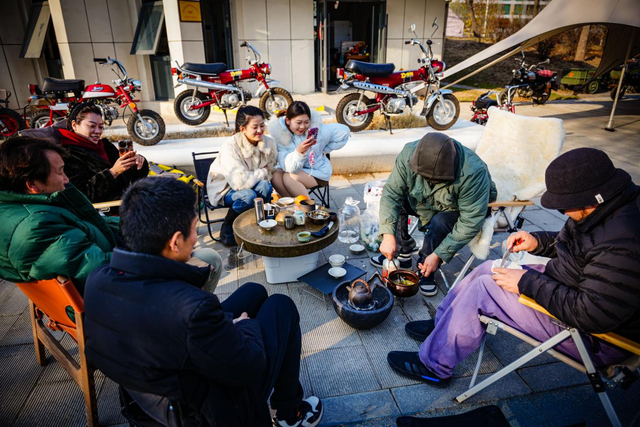 创新文旅融合 探索暖冬新体验——贾鲁河首届暖冬围炉煮茶暨复古机车文化节圆满落幕