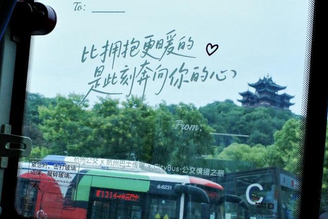“杭州的温柔，就在这些不经意间的人间注脚里。”