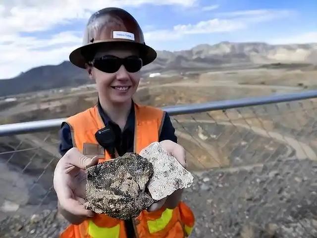 中美会谈结束，特朗普表态，美财长：中国稀土限制，将推迟一年