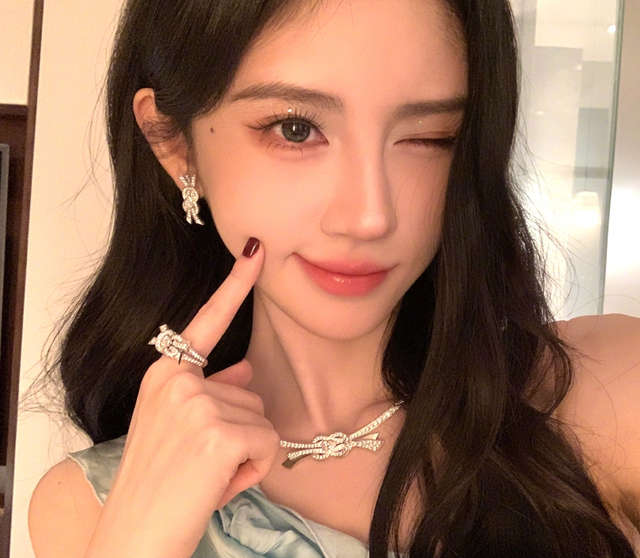 王健林跌出福布斯后又被执行！王思聪再传大丑闻，果然富不过三代