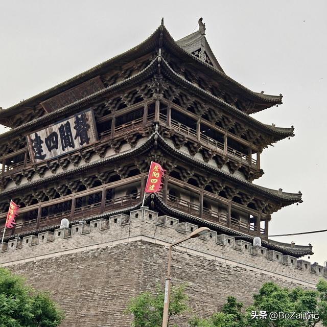 边靖楼，北“威震三关”，南“声闻四达”无门票