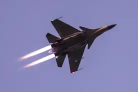 快收藏！歼-15舰载战斗机的高清大图来了图片