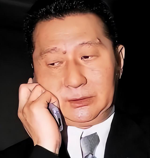 包养情人无数，娶初中同学女儿为妻，玩老婆闺蜜，嗜色如命的富豪