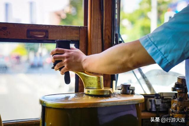 坐上201路老式有轨电车，慢游大连旧时光