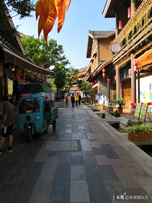 冬天的早上 晒着太阳从大观楼徒步到西山茶马花街 是什么样的感受？