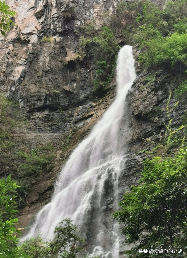 废弃的湖南景区，曾经收68元一人的门票，如今杂草丛生荒废了