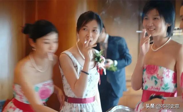 外表是仙女，私下里却抽烟成瘾的9位女明星，刘亦菲最令人意外！