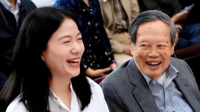49岁翁帆的退路曝光！杨振宁给她的不是18亿，而是谁也抢不走的