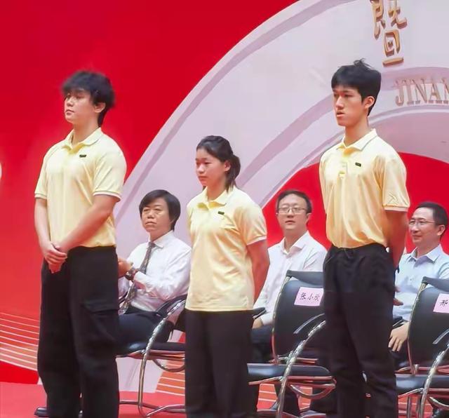 全红婵大学开学仅三天，令人厌恶的一幕上演，官媒都看不下去了