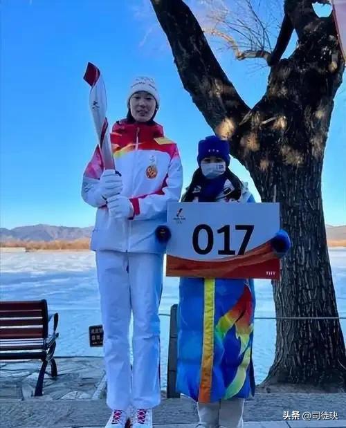 女排名将朱婷：身高1米98，父亲想让她嫁个比他高的，不嫁外国人
