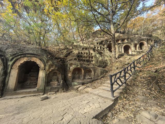 南京栖霞山一日徒步，游千年古刹，看漫山红叶