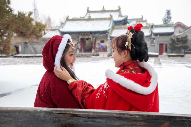 听说初雪，总与想念同来 | 台儿庄的雪已翩跹，你的城市下雪了吗？