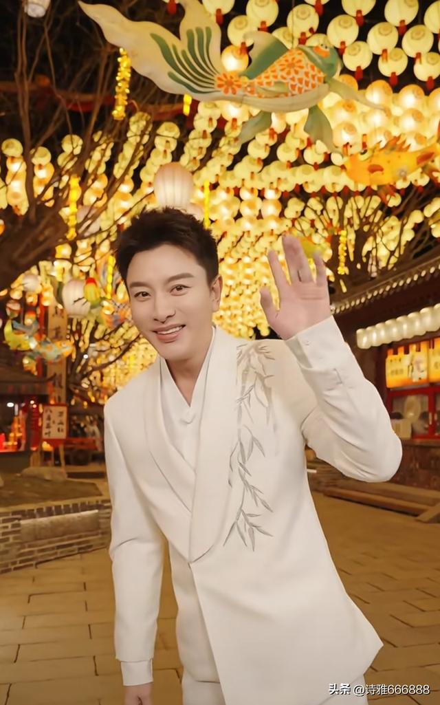 贾乃亮除夕夜晒和女儿甜馨以及家人吃年夜饭合影，一家人幸福满满 第2张