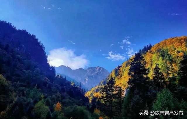 娥嫚泽荡措：一湖藏尽千年恋 山水为镜照逍遥