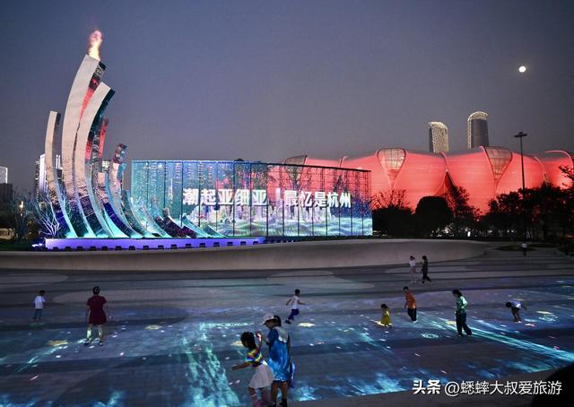 占地约1万平方米，每周有光幕表演的杭州新公园来了，有三大惊喜
