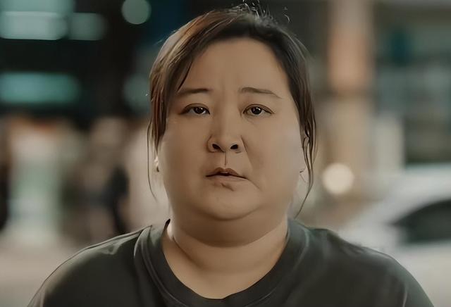 退出春晚解散公司，被“综艺”开除	，44岁贾玲近况曝光，面相变了