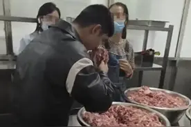 学校疑似给学生吃“臭肉”后续，生产日期疑似2015，官方回应来了图片