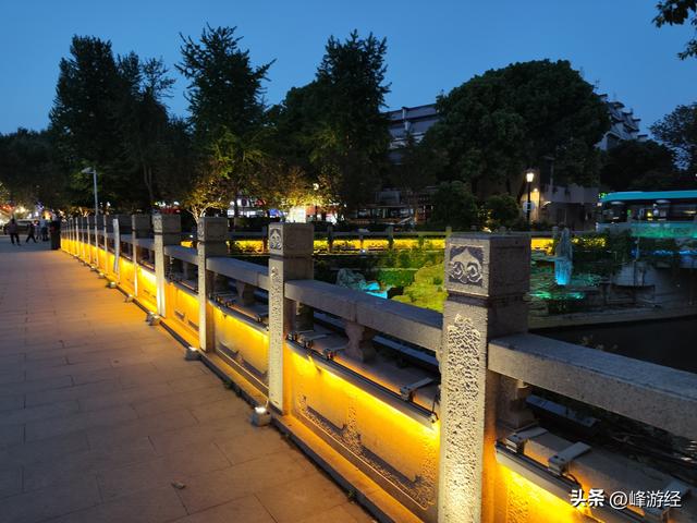 漫步秦淮河，从夫子庙到老门东，寻乌衣巷夕阳和朱雀桥野草