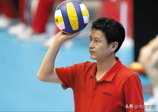 女排名帅陈忠和现状：二婚娶女排队员为妻，今已退休携妻回归家庭
