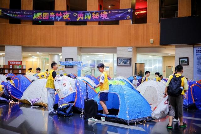 国庆中秋假期夜探图书馆，解锁文化新体验