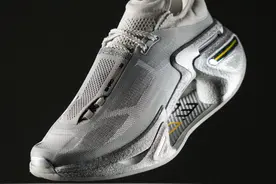 一双把【欲望】拉满的跑鞋：李宁 绝影3图片