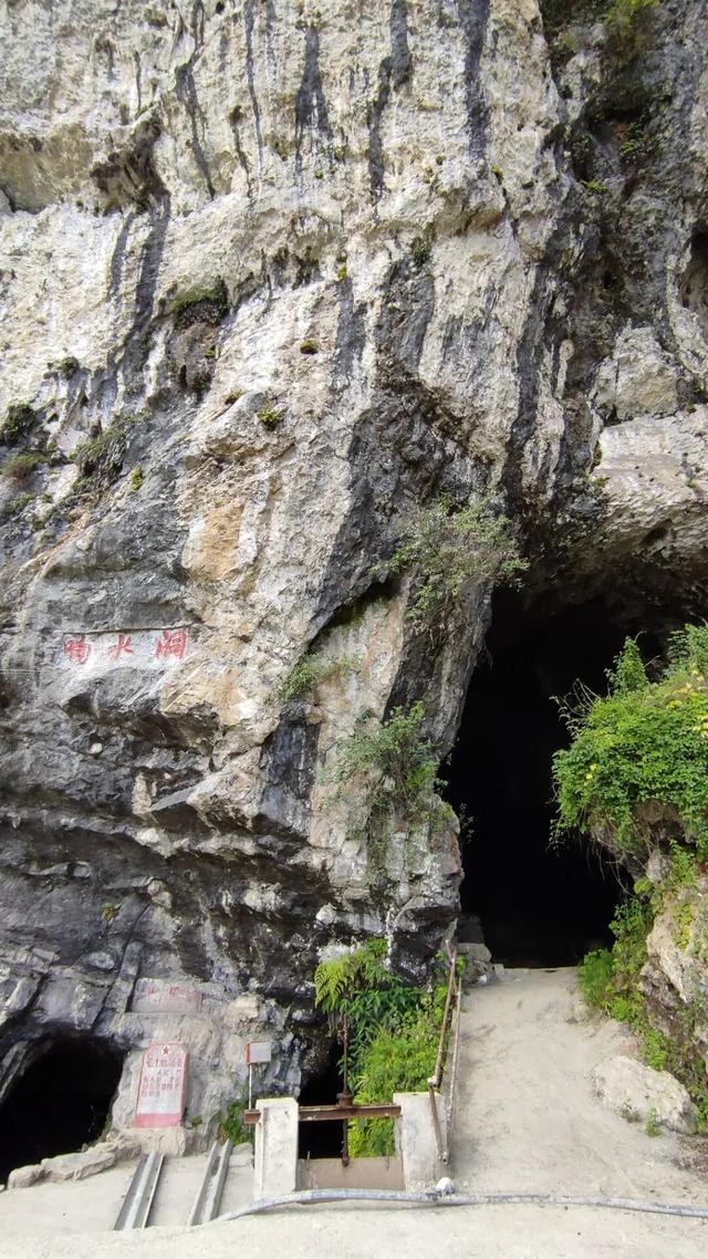重庆綦江大山深处发现岩洞人家，几代人逍遥自在生活近百年