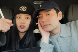 李光洁晒夫妻合照，被嘲像爸爸带女儿，一起接二儿子下课好幸福图片
