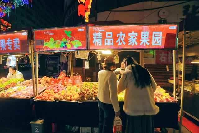 兰州正宁路小吃夜市，一条街，百种味，感受舌尖上的西北风情