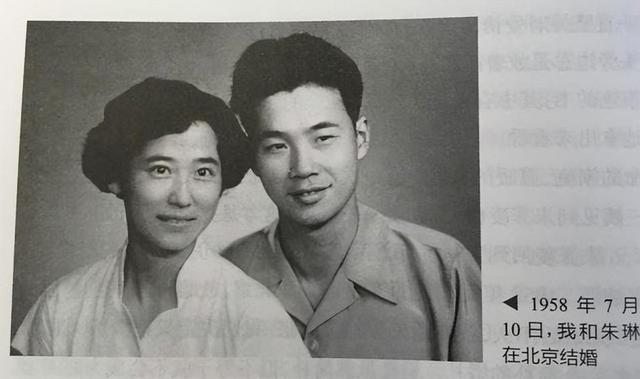 李鹏总理年轻时有多帅？1959年在吉林留影，31岁玉树临风气质不凡