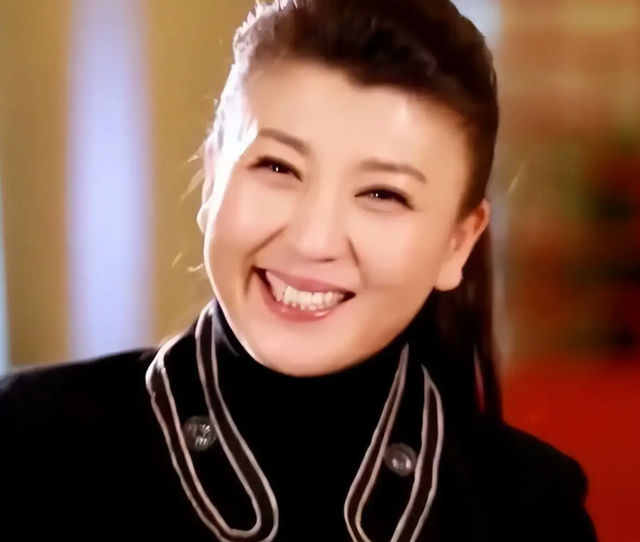 一级演员闫学晶塌房，她做错了两件事