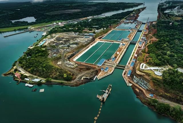 巴拿马运河不只是水道	，他曾被反复争夺，直到今天仍牵动小国主权