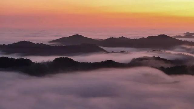 西和云华山：朝看日升云海间 暮观日落染层山