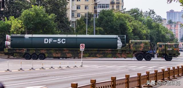 美军报告罕见瘦身又失聪：中国核武器、高超音速导弹，一个不敢提