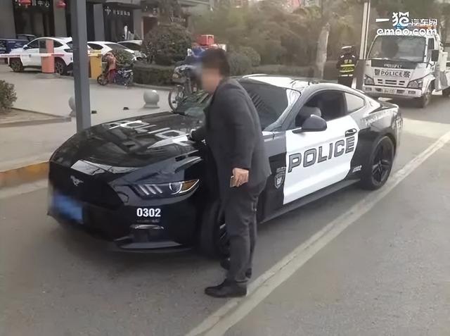澳大利亚人抗议一名华人在车上贴中国八一军徽！吓得还以为是中国来抓他的