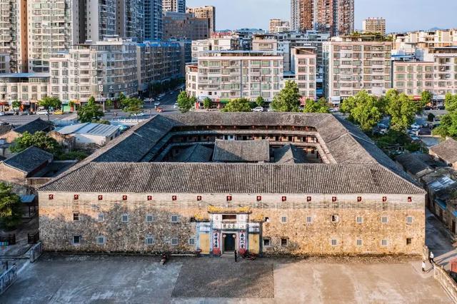 程江与梅江汇合处的梅州市