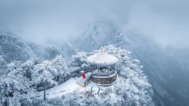 庐山初雪记：红裙油伞赴云端冰雪之约！