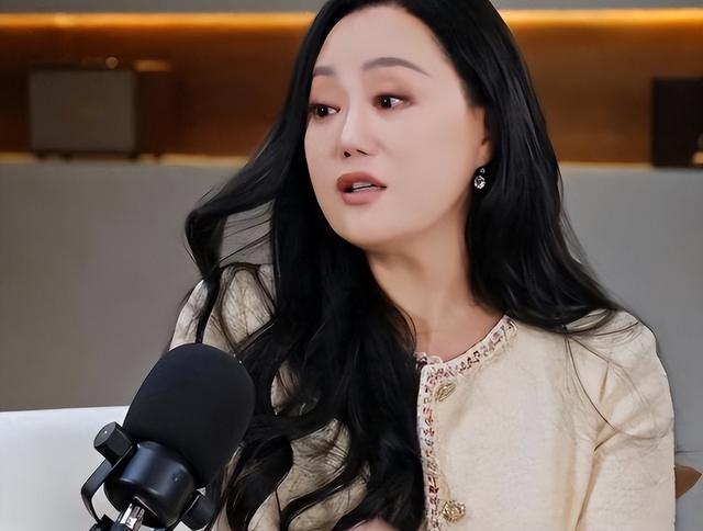 败光两任亿万家产，为还债拍三级片，如今62岁坦言后悔嫁给钟镇涛