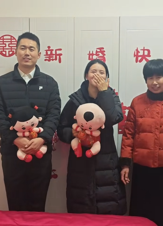 最帅升旗手张自轩大婚不到24小时，荒唐一幕出现，新娘受无妄之灾