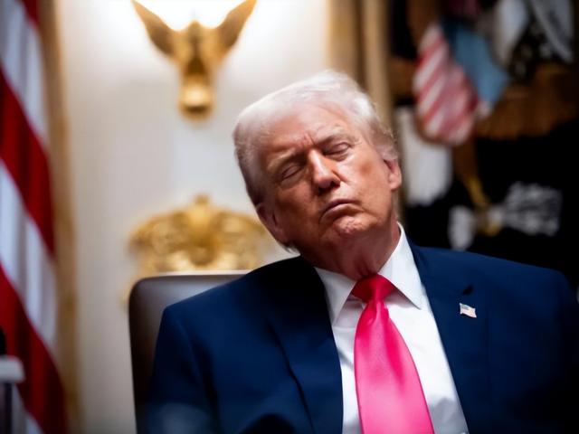 215票赞成215票反对！美最新投票结果出来了，特朗普下达3条命令