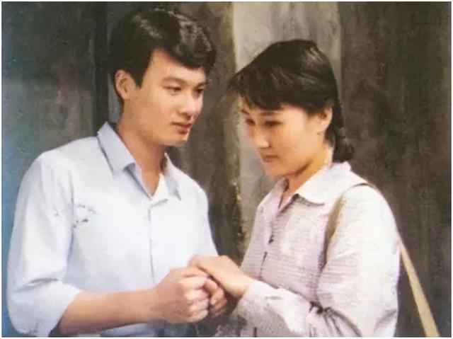 63岁张凯丽也没想到，因阅兵上的一个举动，轻松实现“口碑逆转”