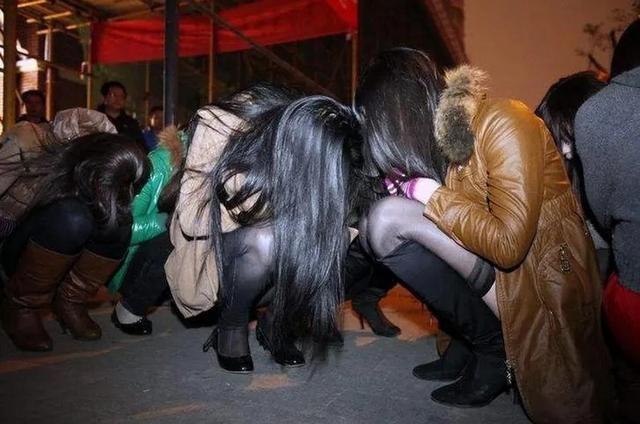 卖淫集团被端，120人落网！查获安全套超10000个、润滑剂、床单等