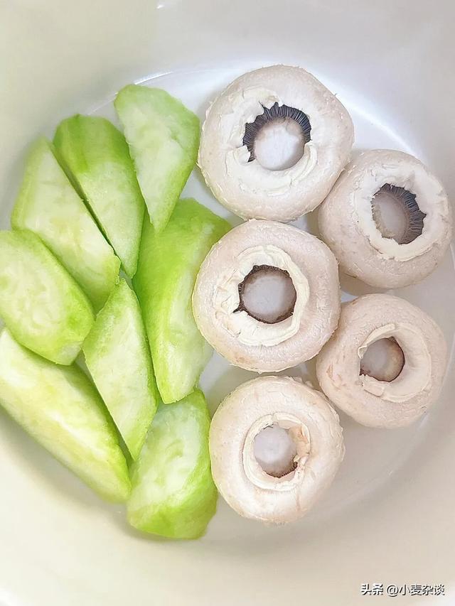 钾是香蕉的17倍，建议中老年，隔天吃一次，腿脚有劲，对肝脏也好