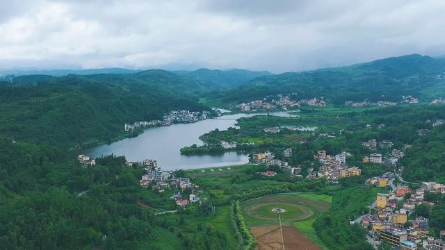 盘州市哒啦仙谷景区：清凉夏日，绿色植物园成为避暑游客热门打卡地