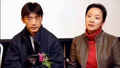 她是国家一级女演员，多次给丈夫戴绿帽，重病丈夫坐轮椅也不离婚