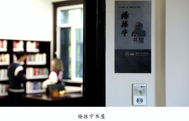 杨振宁身覆国旗，翁帆是家属代表站第一位，重量级好友也到场悼念
