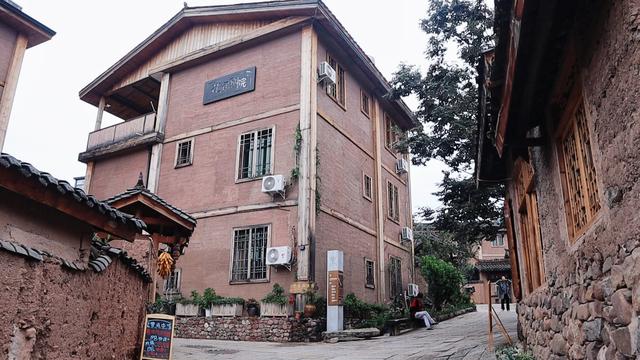 西昌明代古村，茶马古道上的驿站，大石板盖房子，家家都是大别墅