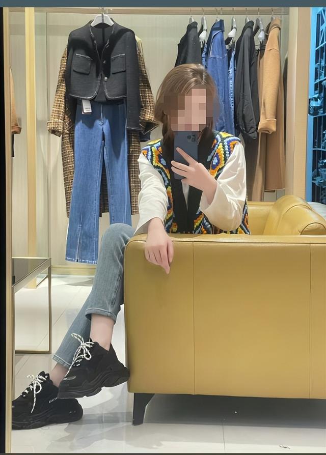 女子遭家暴驾车逃跑致丈夫身亡，一审被判故意杀人罪获刑11年，家属坚称系正当防卫：事发前遭持刀威胁