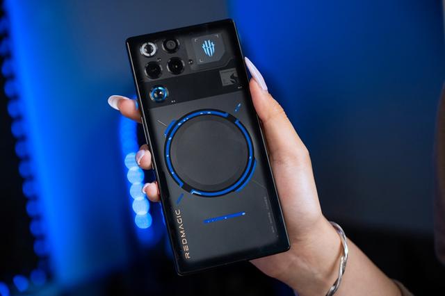 红魔11 Pro+上手体验，“风冷+水冷”的游戏手机，强的离谱？