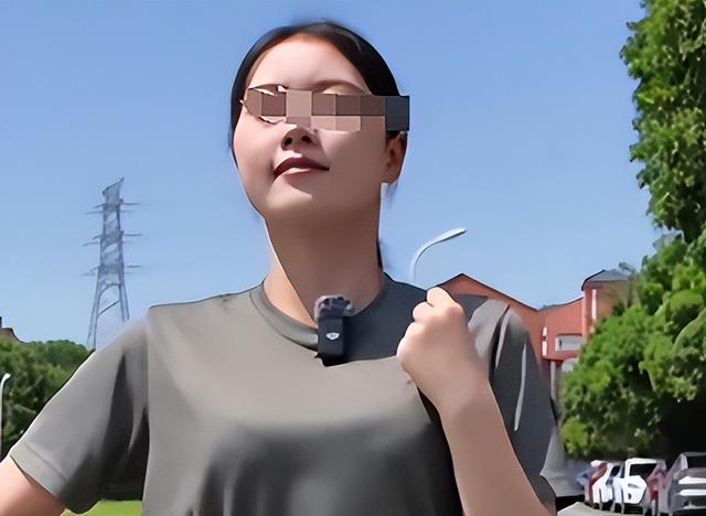 93受阅女兵参加婚礼被骂惨！网友：穿这套衣服去是几个意思？